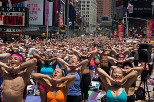 Séance publique de Yoga à Time Square